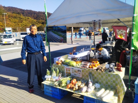 定期便設定（お届け日は２～３日前後します）【たっぷりいろいろ　２０００円セット】農家人が選ぶ旬野菜のおまかせセットです。世界農業遺産ブランド野菜を通常６～7品に1品追加してお届け致します。