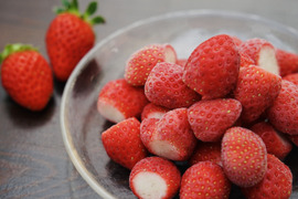 【投稿CP商品】【鮮度そのまま！】 甘みそのまま冷凍いちご　ワフサク食感！瞬間冷凍で鮮度抜群！ヨーグルトやアイスなどデザートにお手軽！（5種ミックス500g×2袋）