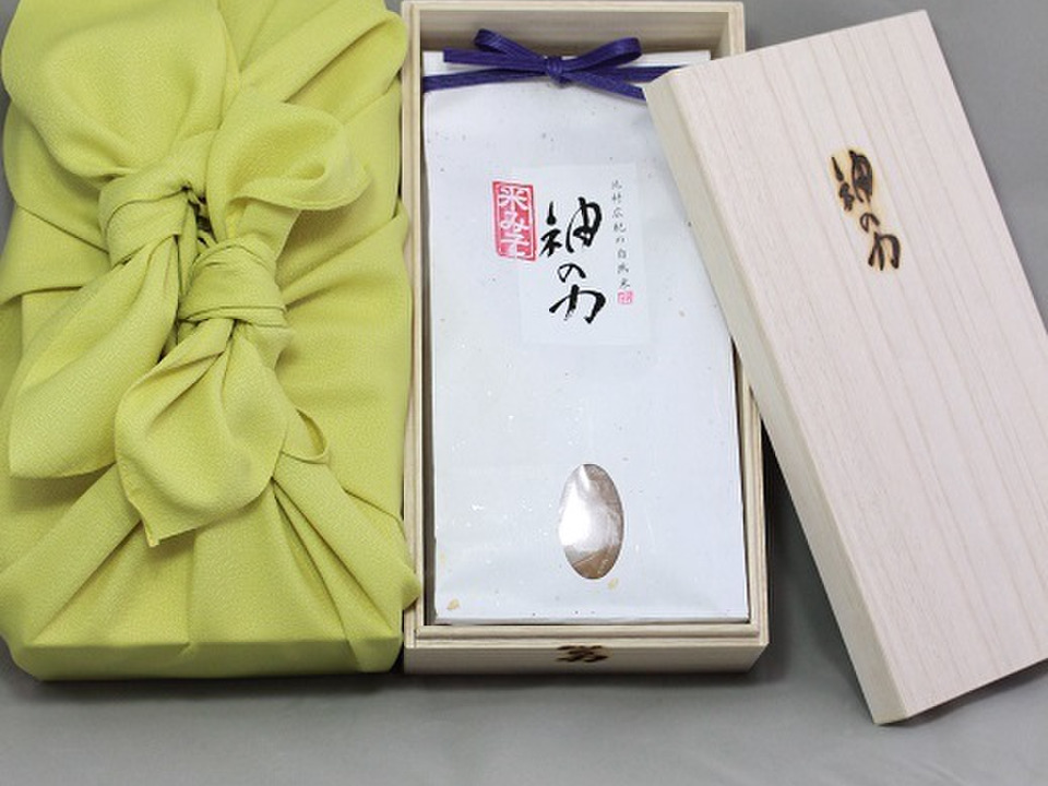 【ギフト】🌸🌸🌸🌸🌸自然米『神の力』味噌　桐箱風呂敷包み【無添加】800ｇ