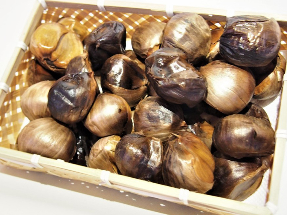 まるでフルーツ！超あま〜いジューシー黒にんにく ＜たっぷり1kg＞