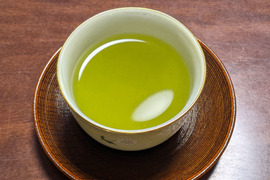「安心安全の農薬不使用」お茶の甘みと旨味が楽しめる『さえみどり』(100g × 5袋)