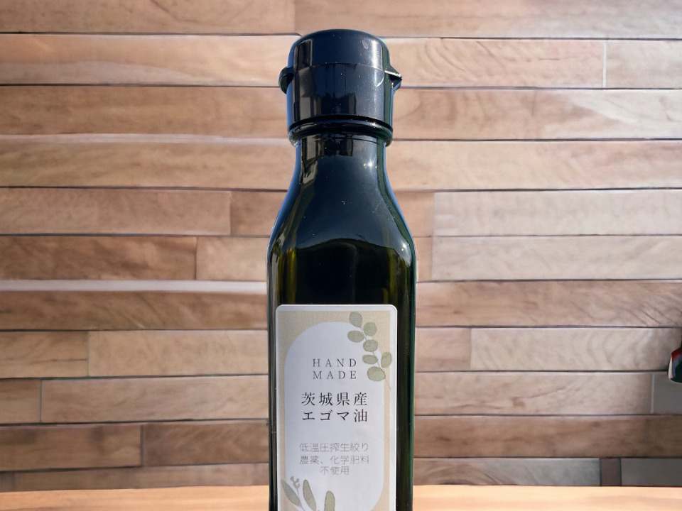 国産100% 農薬　化学肥料　未使用で栽培した  えごまの種を「こだわり低温圧搾」で絞った『生エゴマ油』です。えごま油