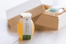 【投稿CP商品】【生はちみつ200g×2本桐箱入り】大切な人に贈りたい、佐賀県産えごま農家の生はちみつ。かわいいデザインと美味しさで、心温まるギフトに最適です！