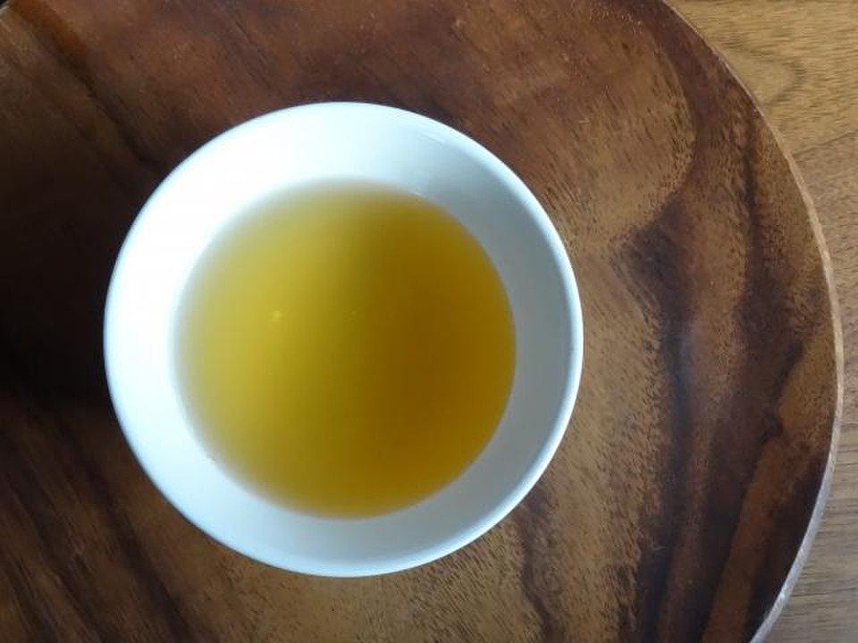 浅炒りほうじ茶！お水出しも大人気♡緑茶の風味を残した手炒り焙煎ほうじ茶【琥珀】185g　　上質な茶葉のみを使用した爽やかな香りもぜひどうぞ♡（農薬・化学肥料・除草剤不使用）